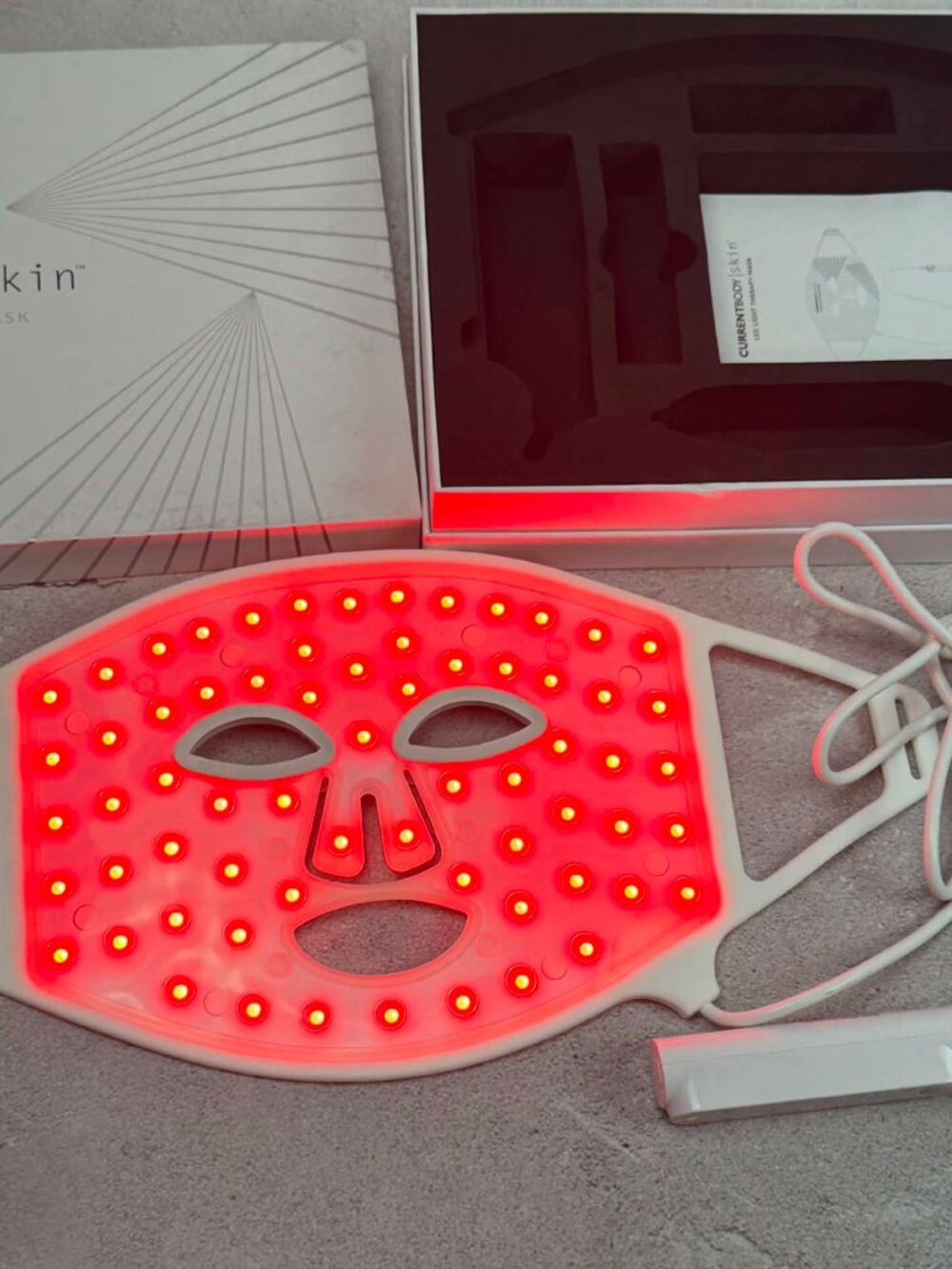 CurrentBody Skin LED Light Mask - Picture 4 of 11